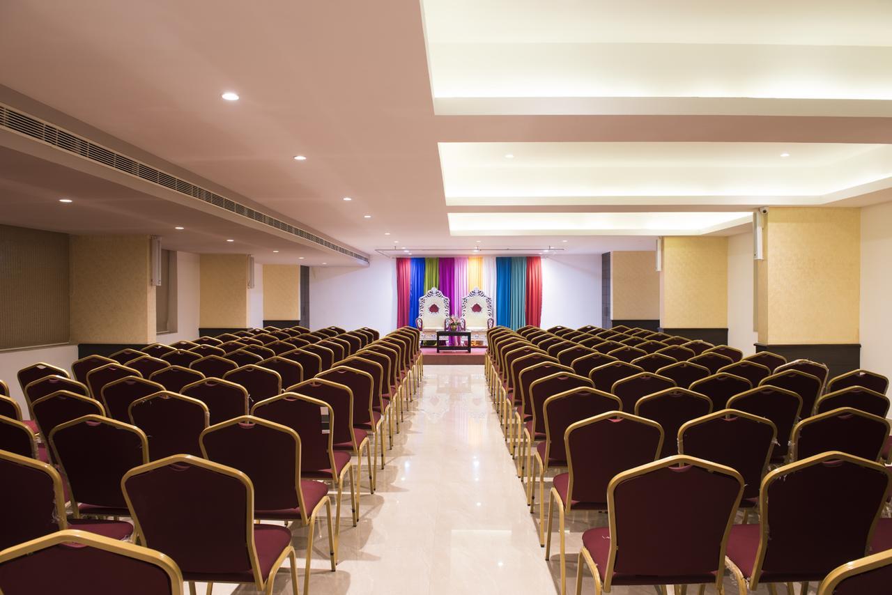 Lalitha Inn Гуруваюр Экстерьер фото