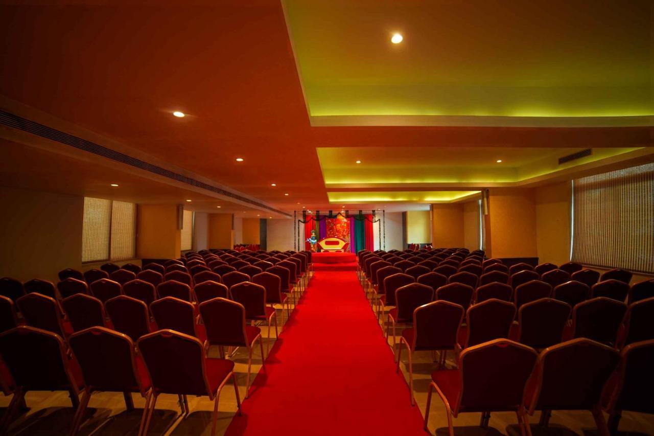 Lalitha Inn Гуруваюр Экстерьер фото