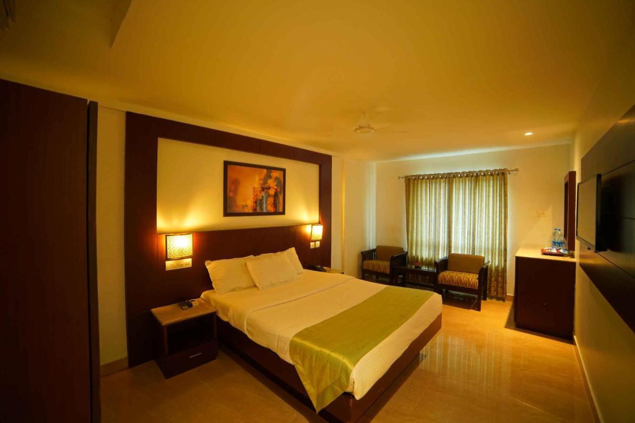 Lalitha Inn Гуруваюр Экстерьер фото