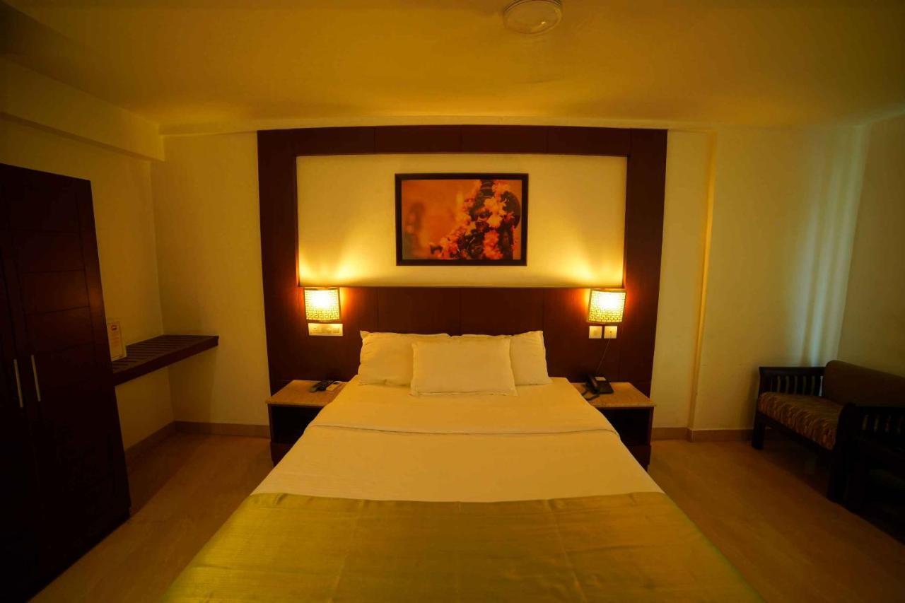 Lalitha Inn Гуруваюр Экстерьер фото