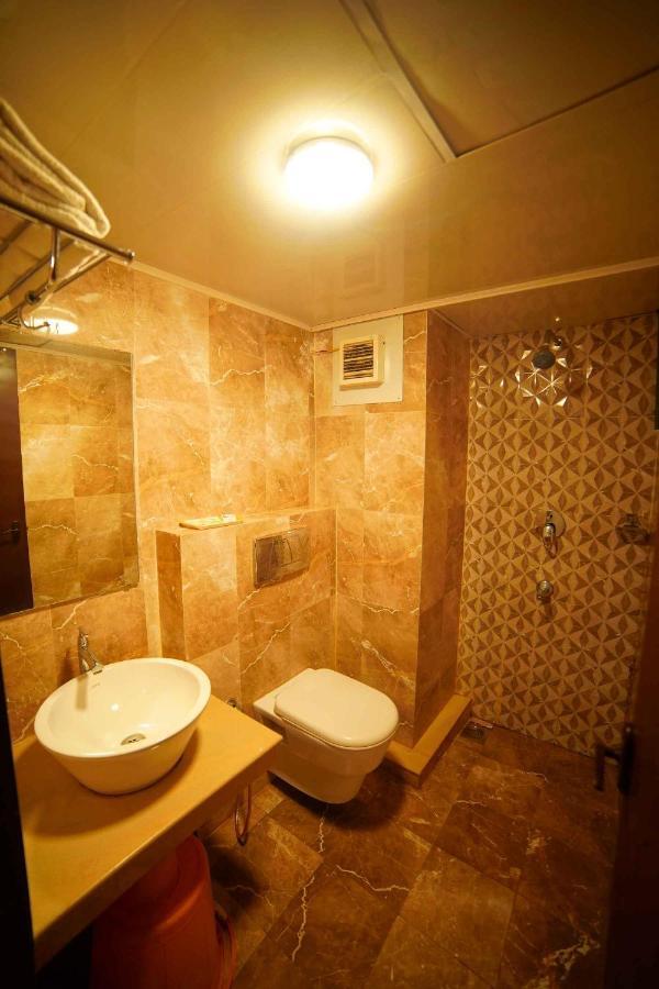Lalitha Inn Гуруваюр Экстерьер фото
